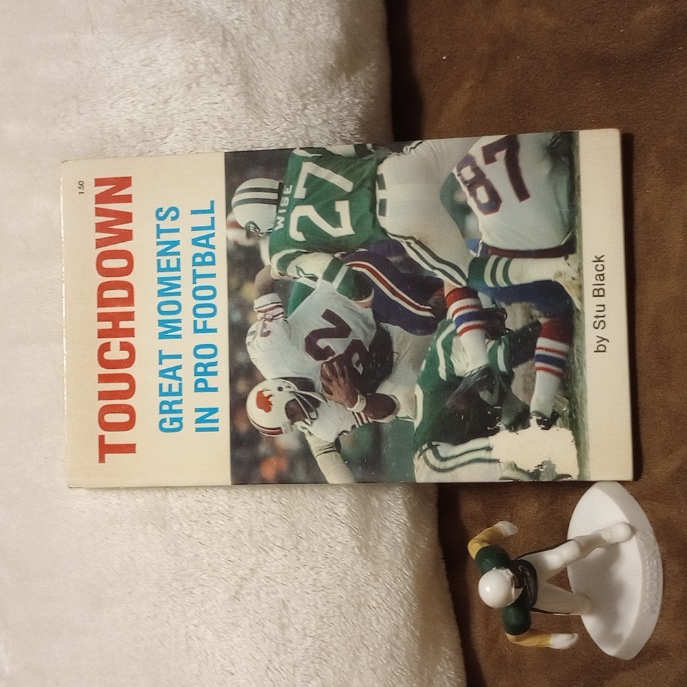 Vintage 1982 paperback book football & Madden Jets figurine